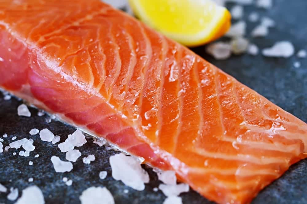 Fisch-Experte Markus Kieslich über die perfekte Fischauswahl - frisches Lachsfilet niedrig gegart -Entdeckermagazin - Miomente