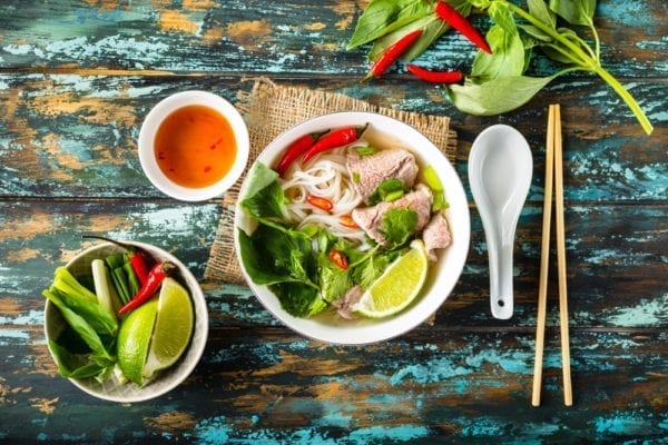 Rezept für traditionelle Pho Bo Hanoi - das Nationalgericht Vietnams