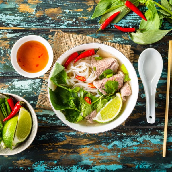 Rezept für traditionelle Pho Bo Hanoi - das Nationalgericht Vietnams