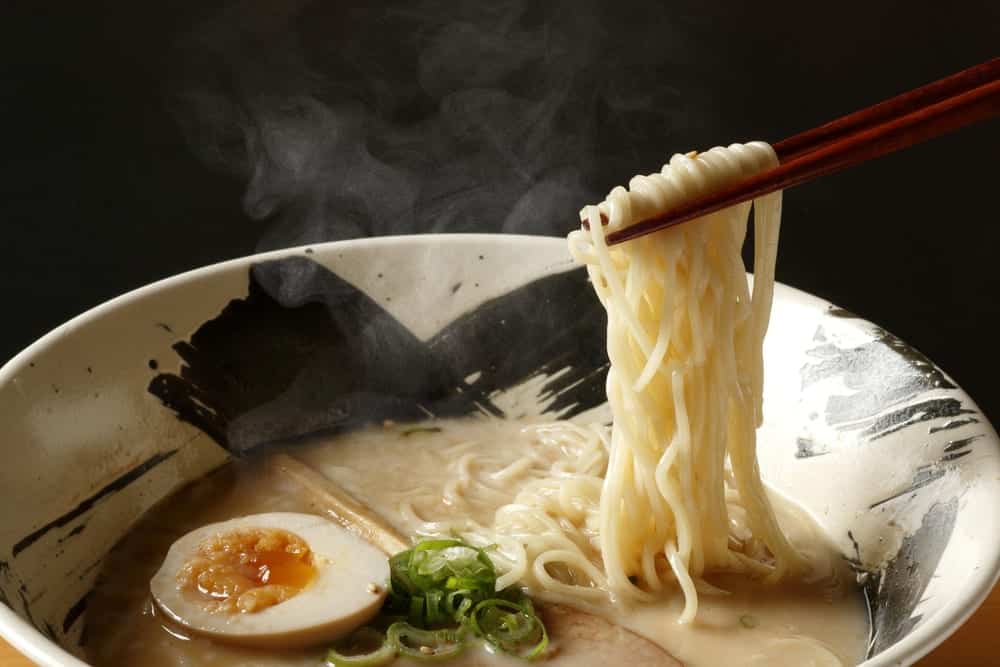 Ramen in Miso-Suppe mit Ei