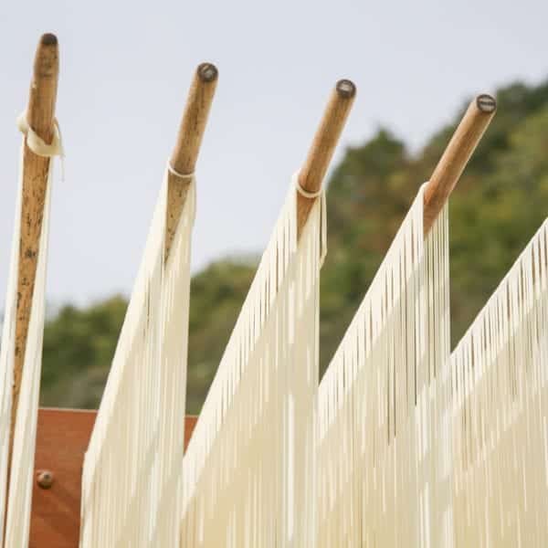 Somen trocknen an der Luft