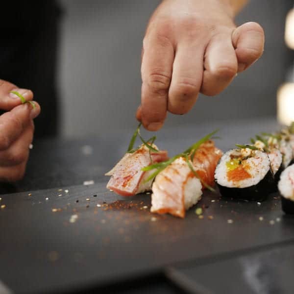 Omakase-Restaurant mit Blick auf die Küche