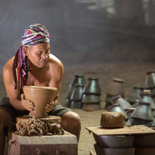Töpferei für traditionelle laotische oder thailändische Tonmörser