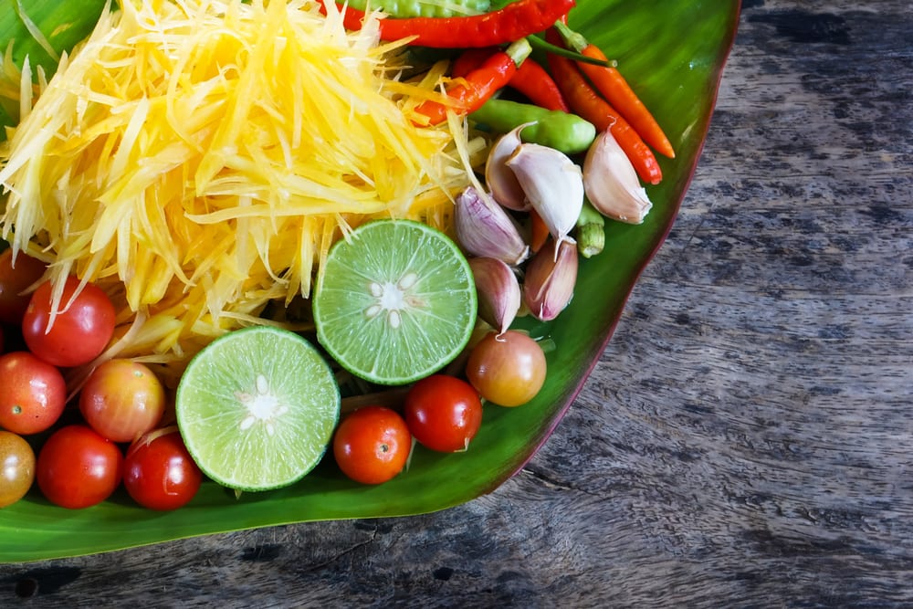 Perfekte Harmonie der Aromen: scharfe Chili, fruchtige Papaya, saure Limette, süßer Palmzucker und salzige Fischsauce