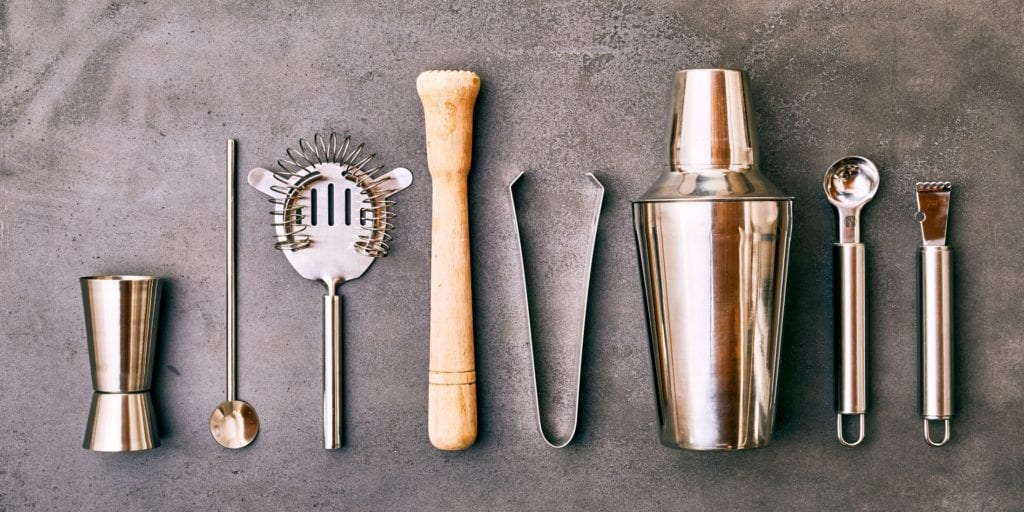 Bar-Equipment-Quiz: Was brauche ich für meine Hausbar – Zange, Shaker | Entdeckermagazin Miomente