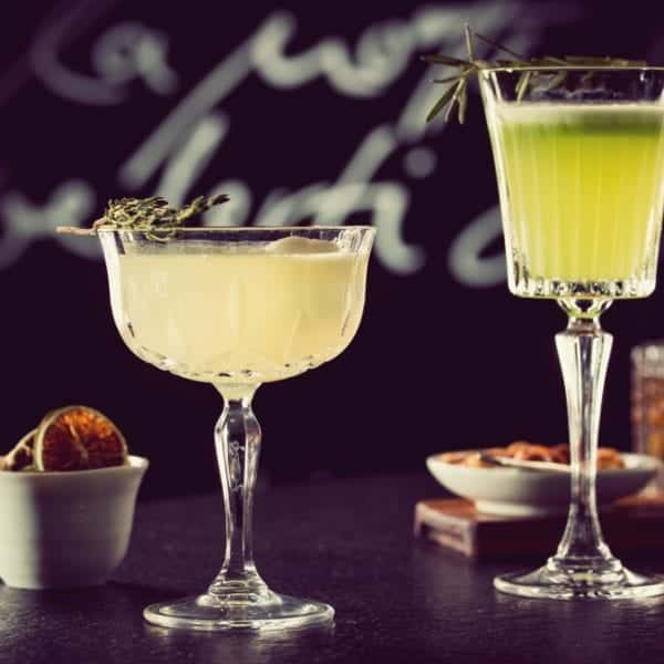 Cocktails und Trend-Spirituosen – Roman Kern aus Sophia's Bar im Charles Hotel München fürs Entdeckermagazin Miomente - Signature Drink