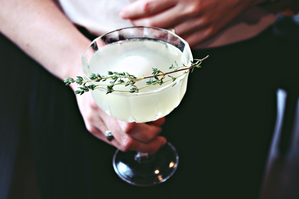 Cocktail-Rezept für Signature Drink Sophia's von Bar-Manager Roman Kern aus Sophia‘s Bar im "The Charles Hotel" fürs Entdeckermagazin Miomnete