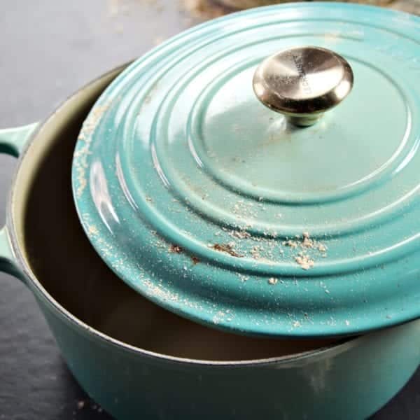 Gusseiserner Topf fürs selbst gebackene Bauernbrot von Julian Kutos Wien | Entdeckermagazin Miomente