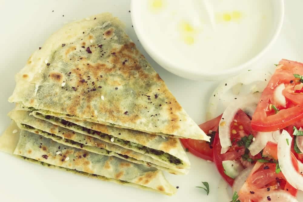 Türkische Küche - Rezept gefüllte Teigtaschen - Gözleme | Entdeckermagazin Miomente