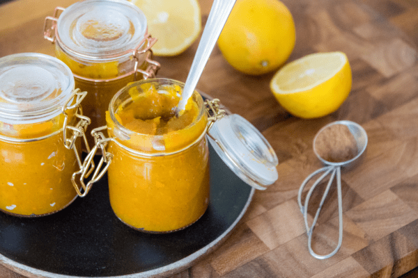 Pumpkin-Spice-Butter – Hokkaido-Mus mit Zitronensaft, Gewürzen und Zucker | Entdeckermagazin Miomente