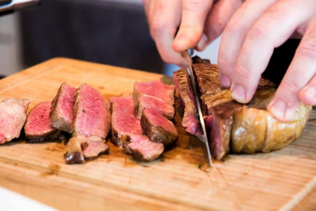 Roastbeef Dry Aged - medium rare gebraten von Alexander Gode fürs Entdeckermagazin Miomente