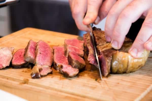 Roastbeef Dry Aged - medium rare gebraten von Alexander Gode fürs Entdeckermagazin Miomente