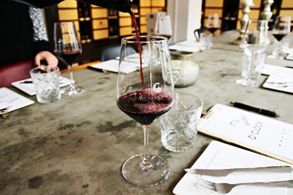 Wie verkoste ich Wein richtig? Interview Wein-Moment | Entdeckermagazin Miomente