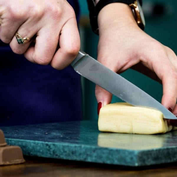 Marzipan fein hacken. Entdeckermagazin Miomente