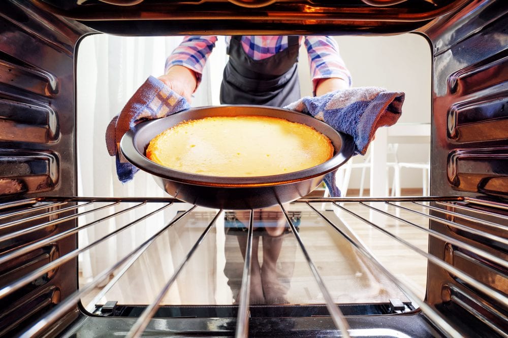 Garprobe durch Rütteln am Käsekuchen | Entdeckermagazin Miomente