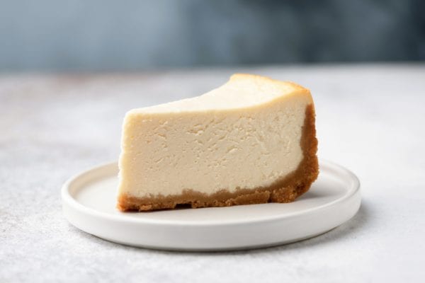 Ein leckerer Käsekuchen oder ein Stück Cheesecake | Back-Tipps | Entdeckermagazin | MiomenteEin leckerer Käsekuchen oder ein Stück Cheesecake | Back-Tipps | Entdeckermagazin | Miomente