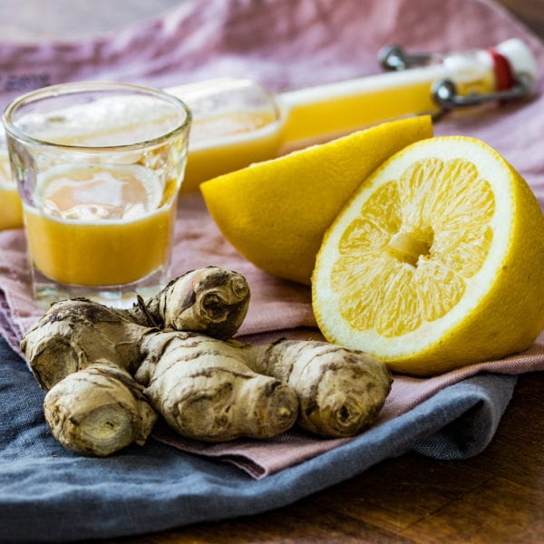 Klassischer Ingwer-Shot mit Zitrone