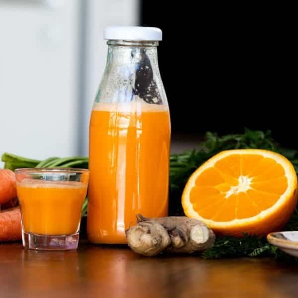 Karotten-Ingwer-Shot mit Zitrone