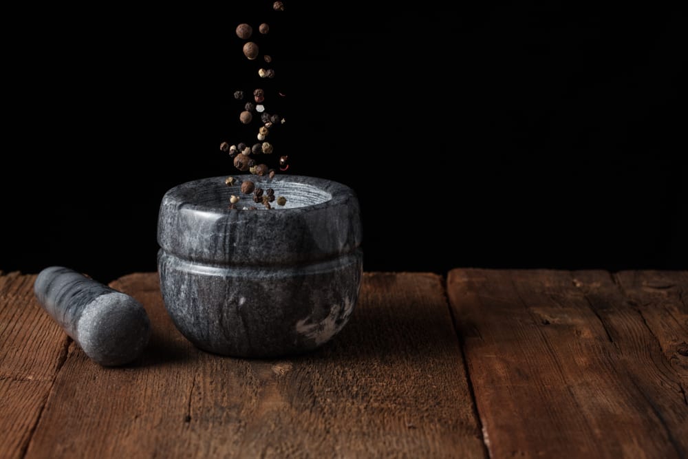 Mélange noir wird meist gemörsert