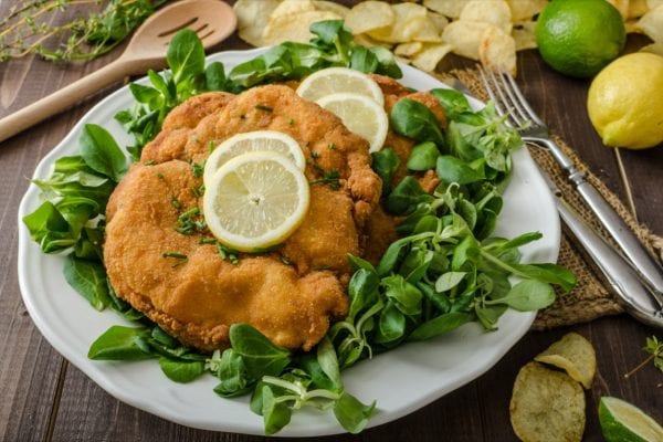Schnitzel servieren