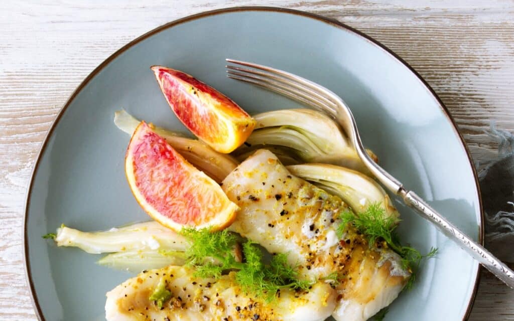 Fisch in Backpapier mit Fenchel und Gewürzen