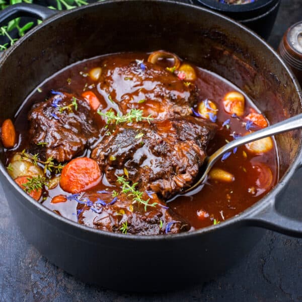 Zart geschmorte Rinderbäckchen – ein Genuss für kalte Wintertage