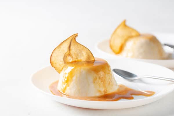 Panna Cotta auf Vanille-Birnenspiegel