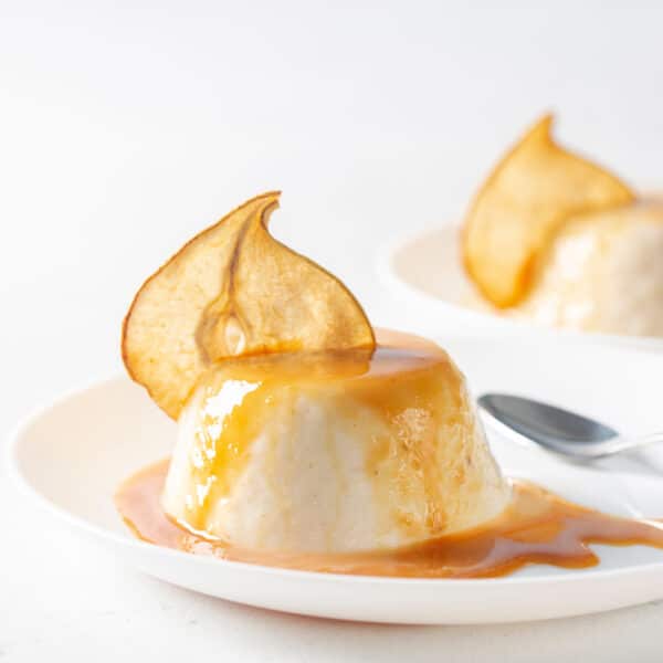 Panna Cotta auf Vanille-Birnenspiegel