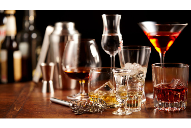 Whisky-Tasting Köln - Barkeeper macht Drinks