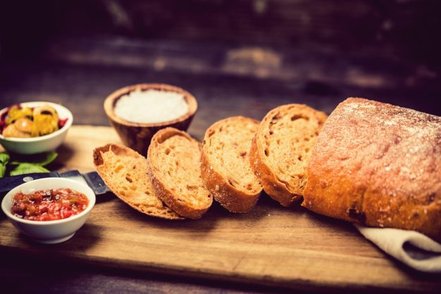 Schick Belgique – Baguette und Antipasti