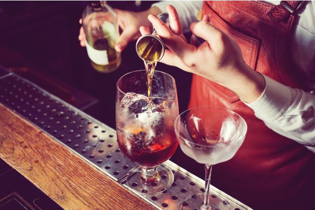 Rum-Tasting Köln – Rum wird eingeschenkt