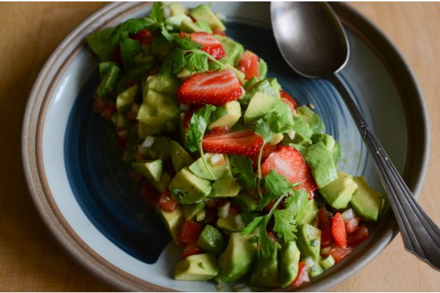 Thai-Kochkurs Köln – Avocado-Erdbeer-Salat