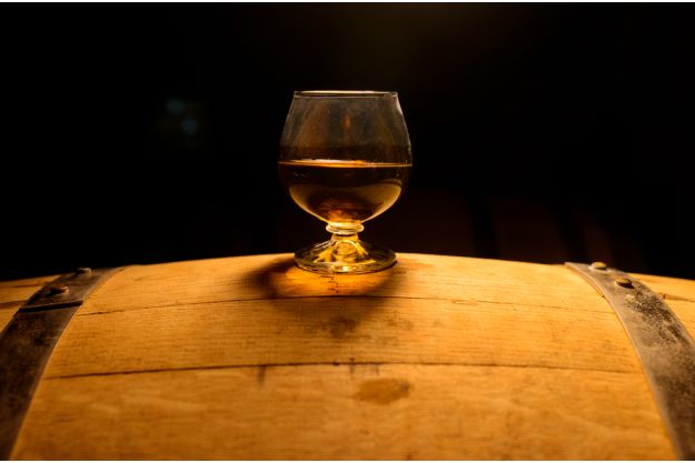Whisky-Tasting Köln - einsames Glas auf Fass
