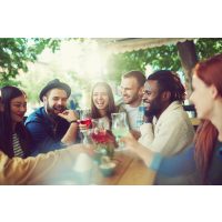 Schick Belgique – Kursteilnehmer unterhalten sich und lachen