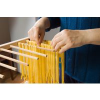 Pasta-Kochkurs Köln – Tagliatelle aufhängen