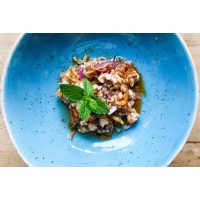Thai-Kochkurs Köln – Larb Tofu auf blauem Teller