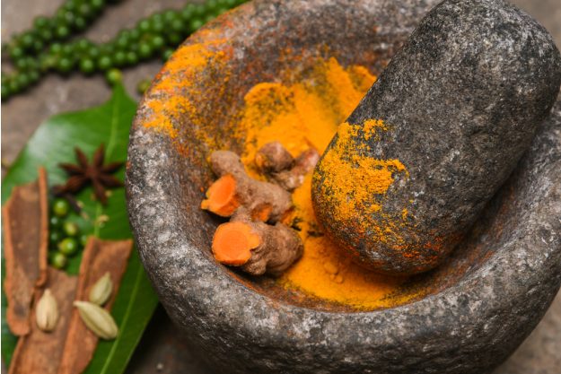 Ayurveda-Kochkurs Bad Vilbel – Gewürze mörsern