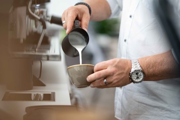 Baristakurs-Bad-Vilbel-Milcheingießen