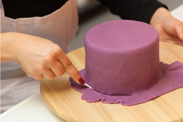 Tortenkurs Frankfurt – Torte mit Fondant eindecken