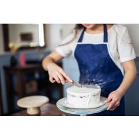 Tortenkurs Frankfurt – mit Buttercreme einstreichen