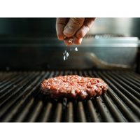 Grillkurs Mannheim – Burgerpatty salzen