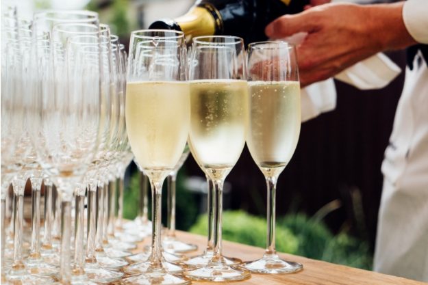 Weinprobe Augsburg – Prosecco einschenken