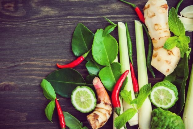 Asia-Kochkurs-Gutschein – Zitronengras, Chili, Limetten, Ingwer und andere Gewürze