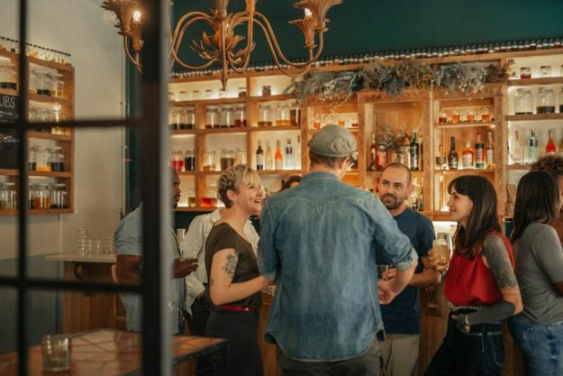 Kulinarisches Location-Hopping Heidelberg: Aperitif an der Bar