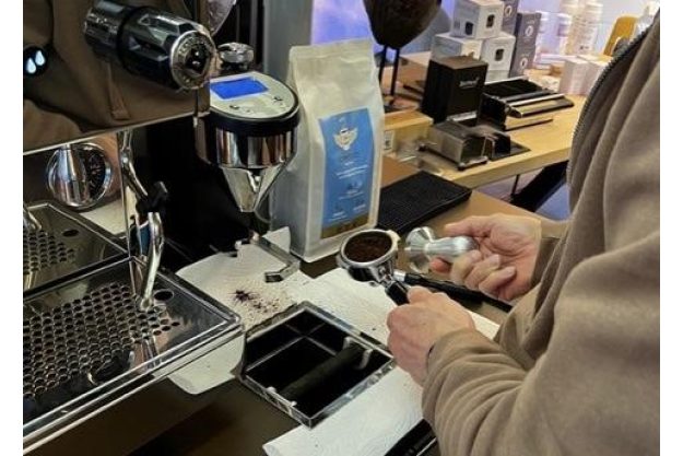 Barista-Kurs Dortmund: Teilnehmer übt