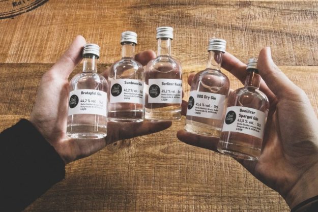 Virtuelle Brennereiführung mit Gin-Tasting zu Hause – Spargel und BBQ Gin