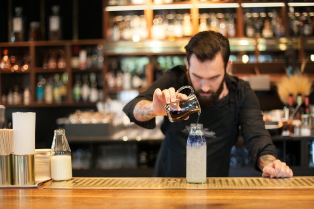 Cocktailkurs Stuttgart – Barkeeper Marcel