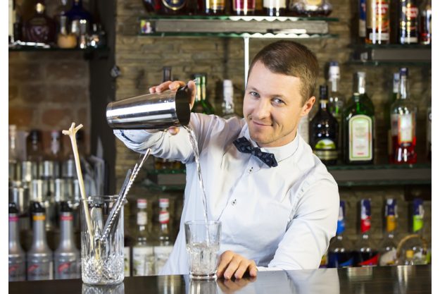 Firmenfeier Stuttgart - Barkeeper in schicker Bar