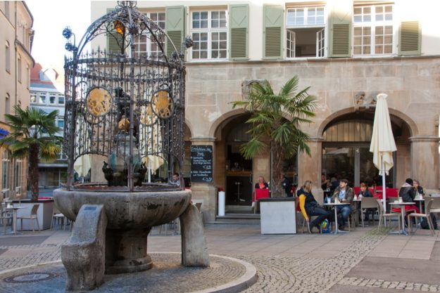 Firmenfeier Stuttgart mit Locationhopping & Kochevent - Hans im Glück Brunnen