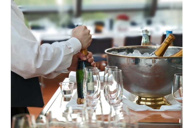 Firmenfeier Stuttgart mit Locationhopping & Kochevent - Sekt Empfang